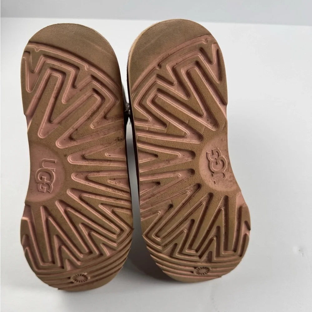 UGG Classic ll glitter boots in a metallic rose gold color size 5